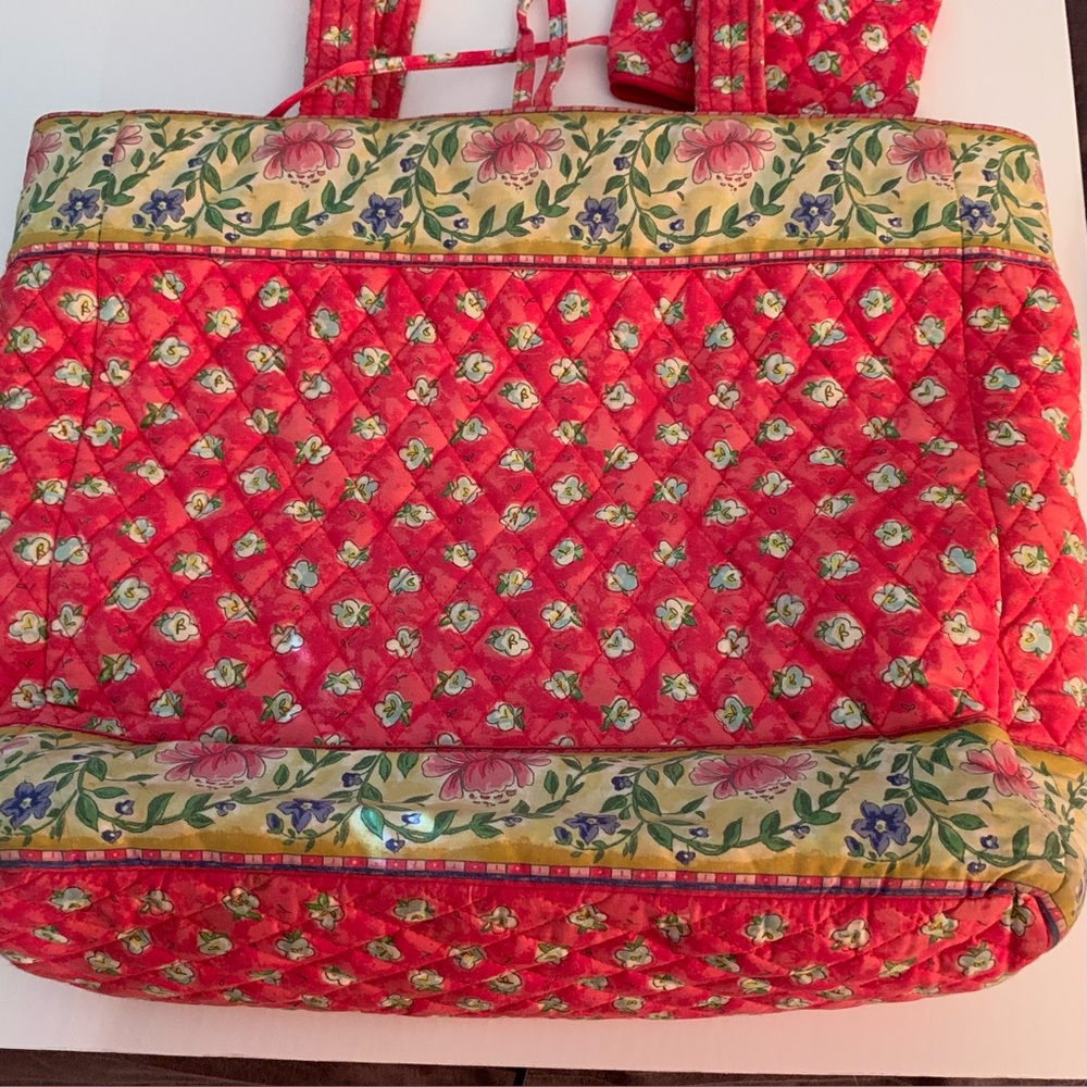 MaggiB Tote Bag+ 👛 zip wallet bonus, vibrant Diamond quilting, like new
